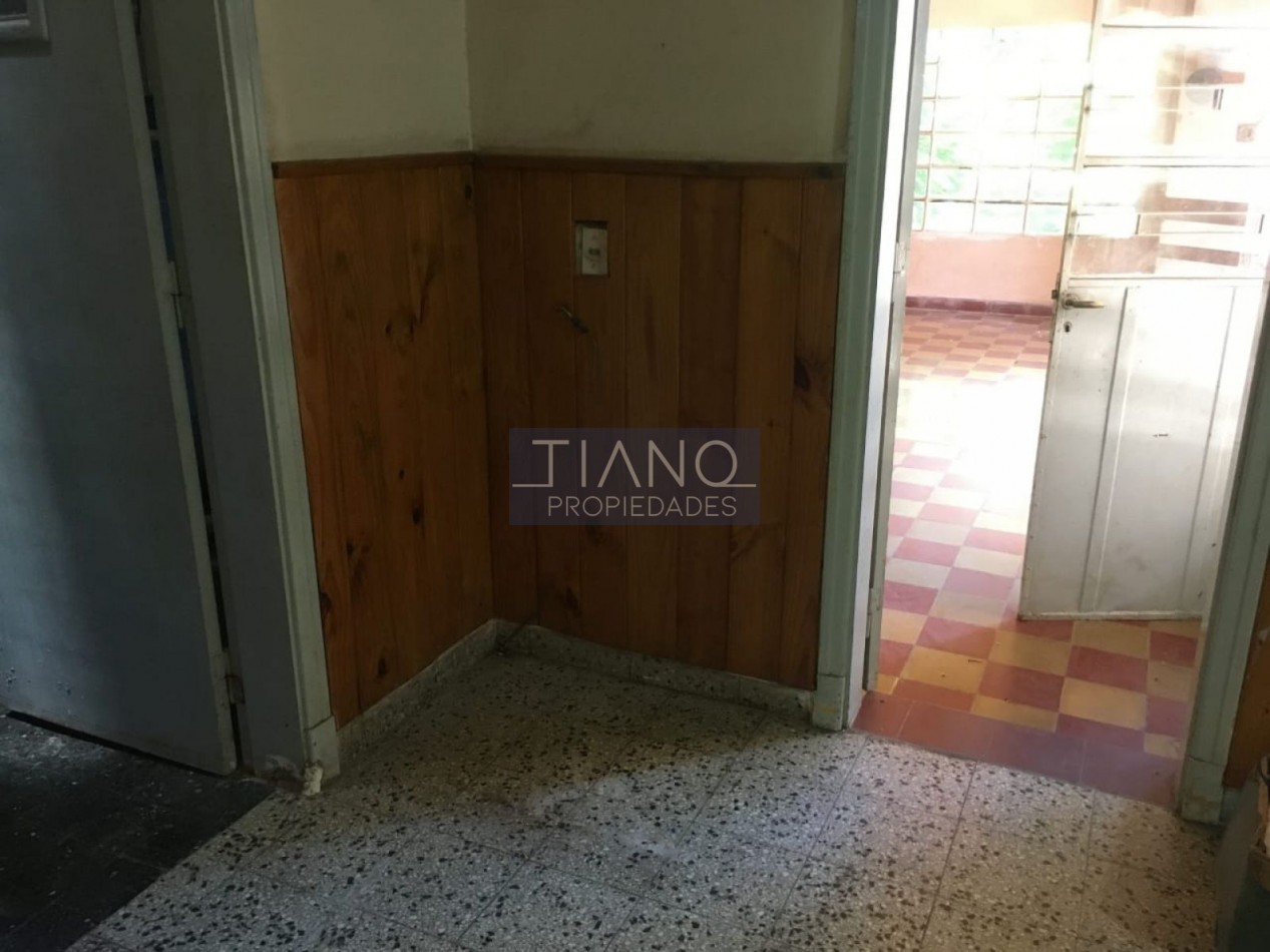 CASA CON AMPLIO FONDO LIBRE EN VENTA EN LONGCHAMPS