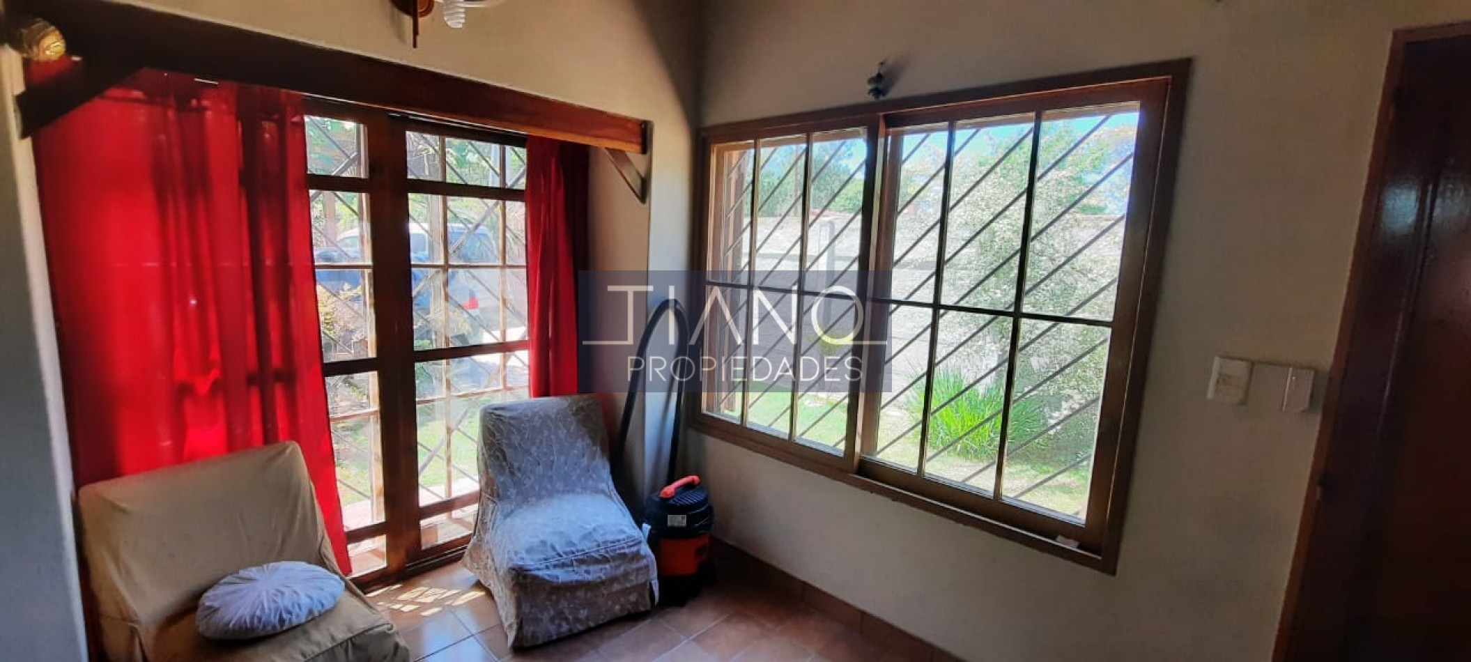 CASAQUINTA CON AMPLIA PISCINA Y PARQUE