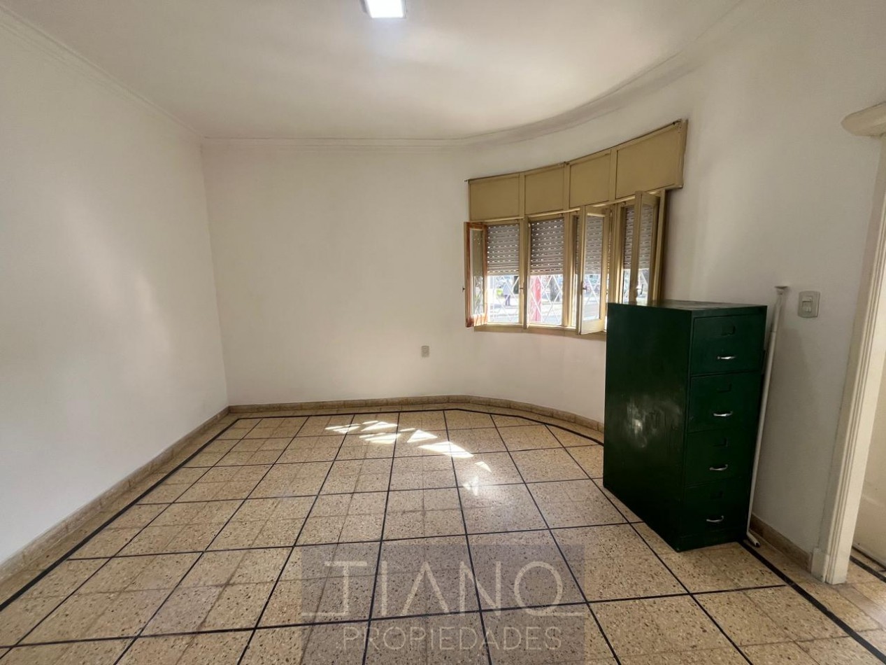 3 AMBIENTES AMPLIOS CON RECEPCION - APTO PROFESIONAL/COMERCIAL