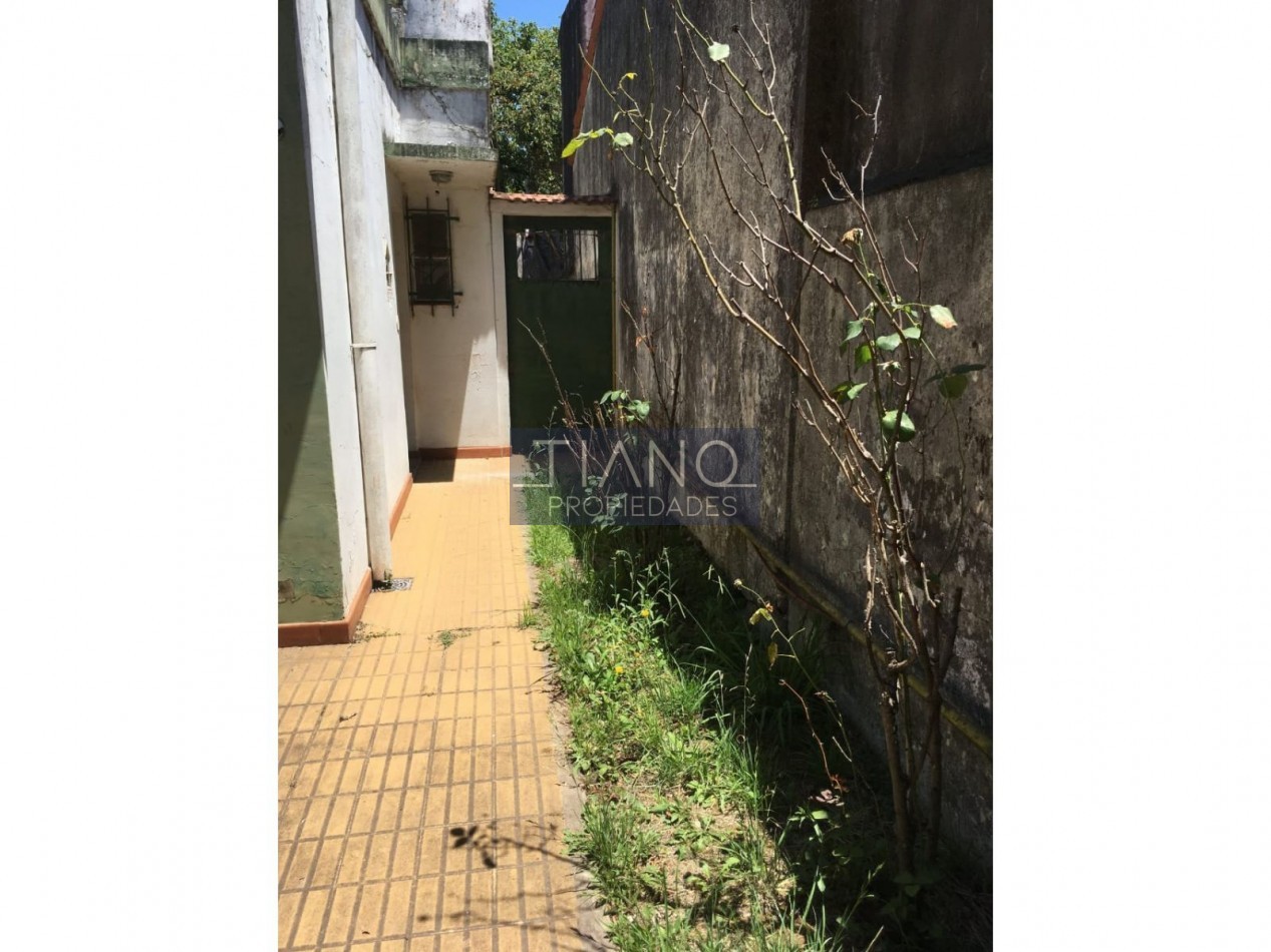 CASA CON AMPLIO FONDO LIBRE EN VENTA EN LONGCHAMPS