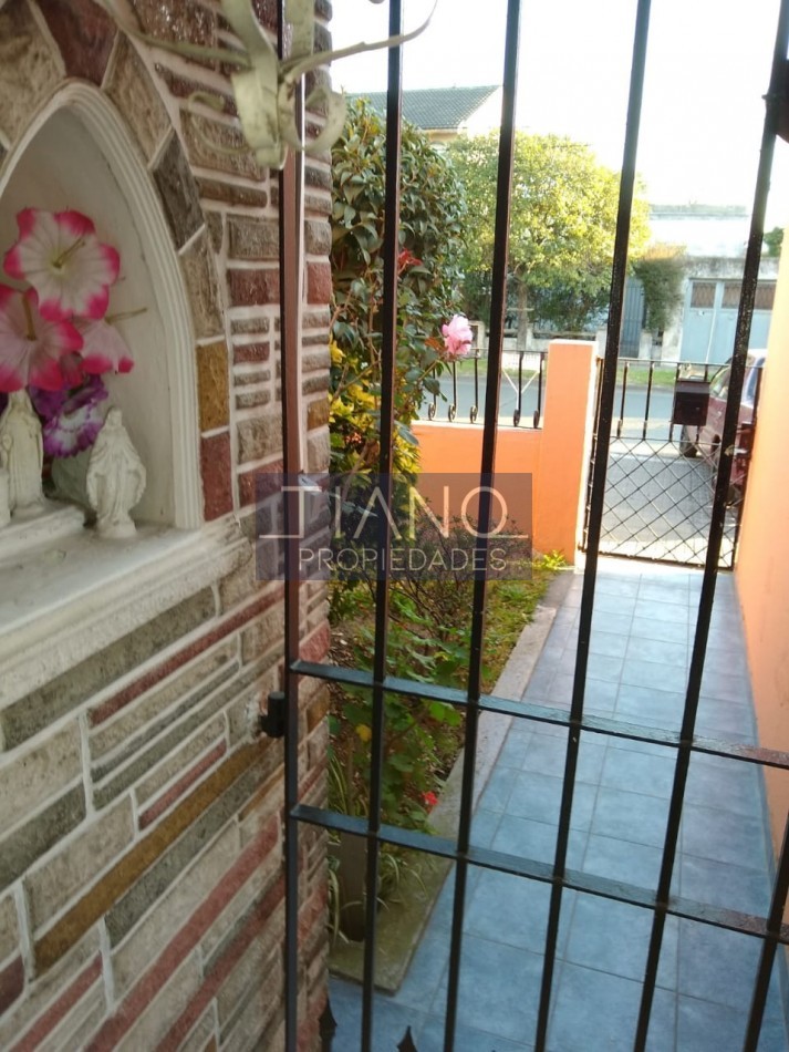 AMPLIO 4 AMBIENTES CON PATIO, PARRILLA Y LAVADERO