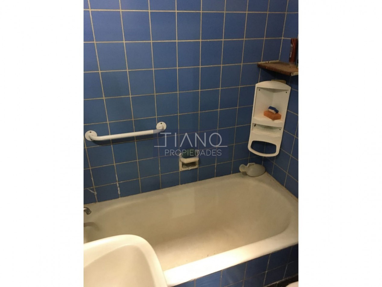 CASA CON AMPLIO FONDO LIBRE EN VENTA EN LONGCHAMPS