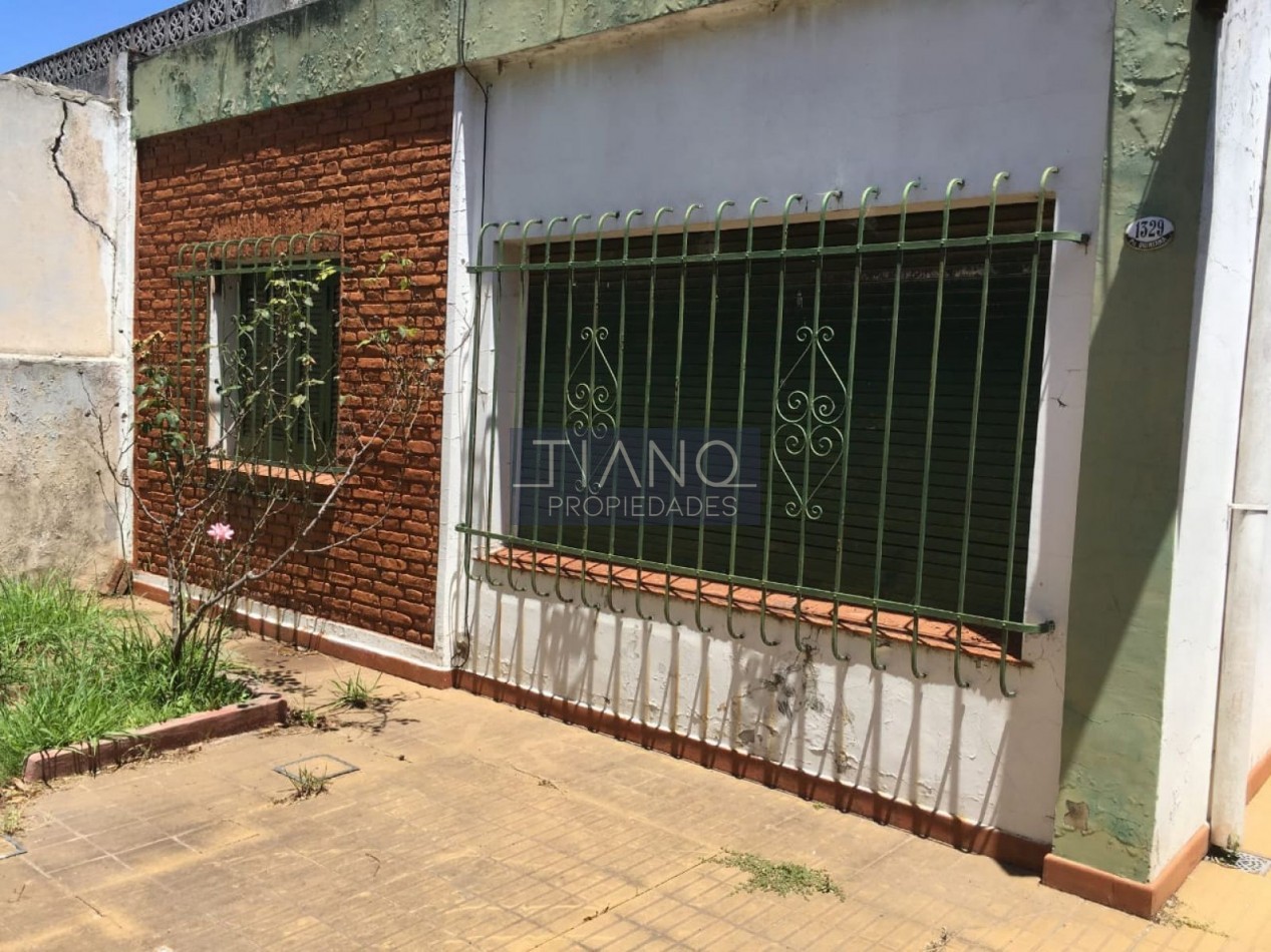 CASA CON AMPLIO FONDO LIBRE EN VENTA EN LONGCHAMPS