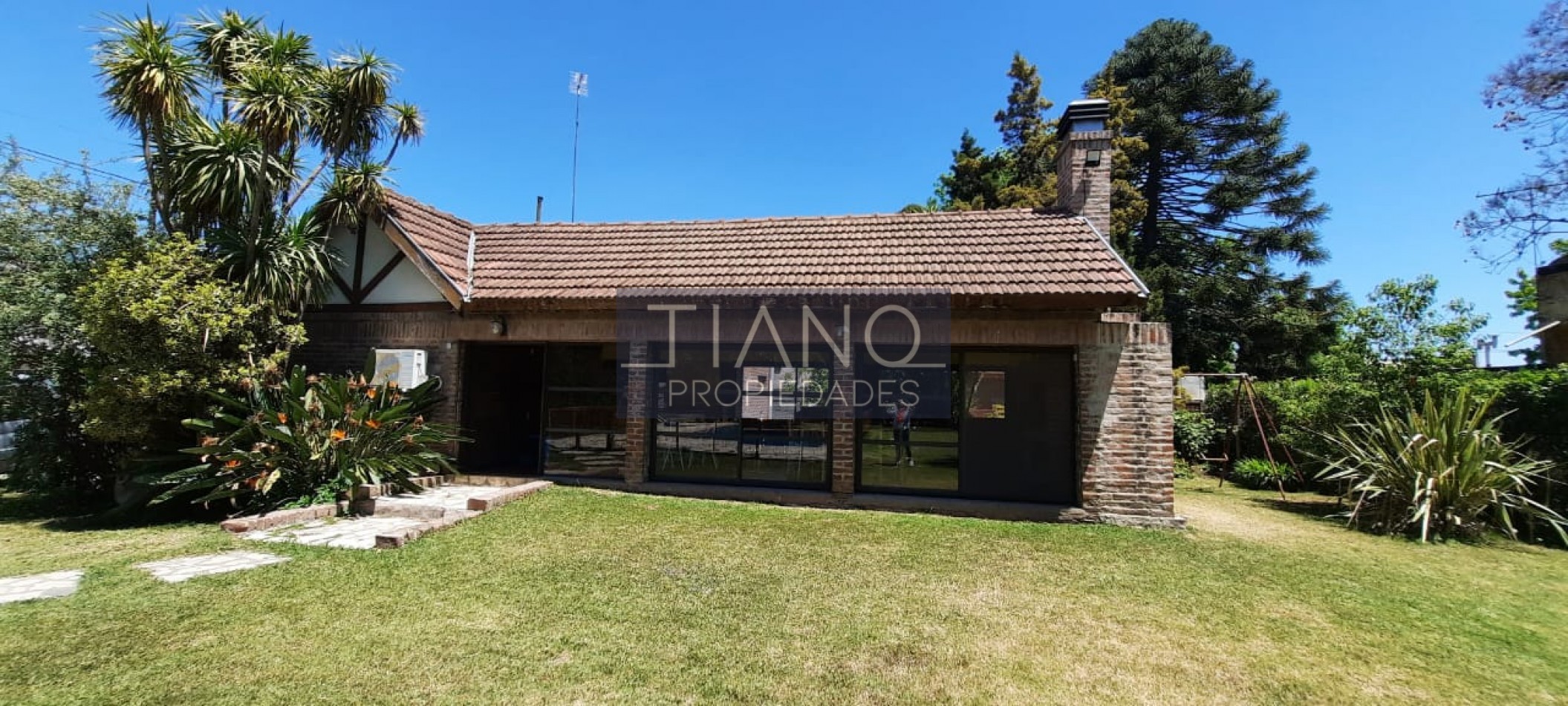 CASAQUINTA CON AMPLIA PISCINA Y PARQUE