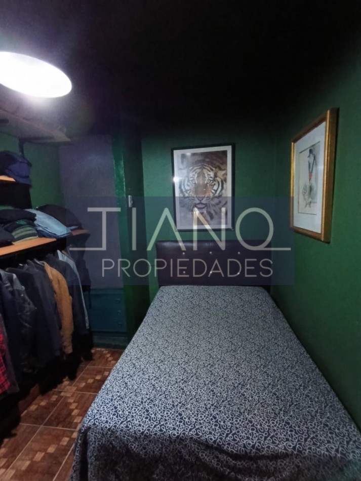 AMPLIA CASA de 3 ambientes +   departamento 2 ambientes al frente  VENTA EN BLOCK