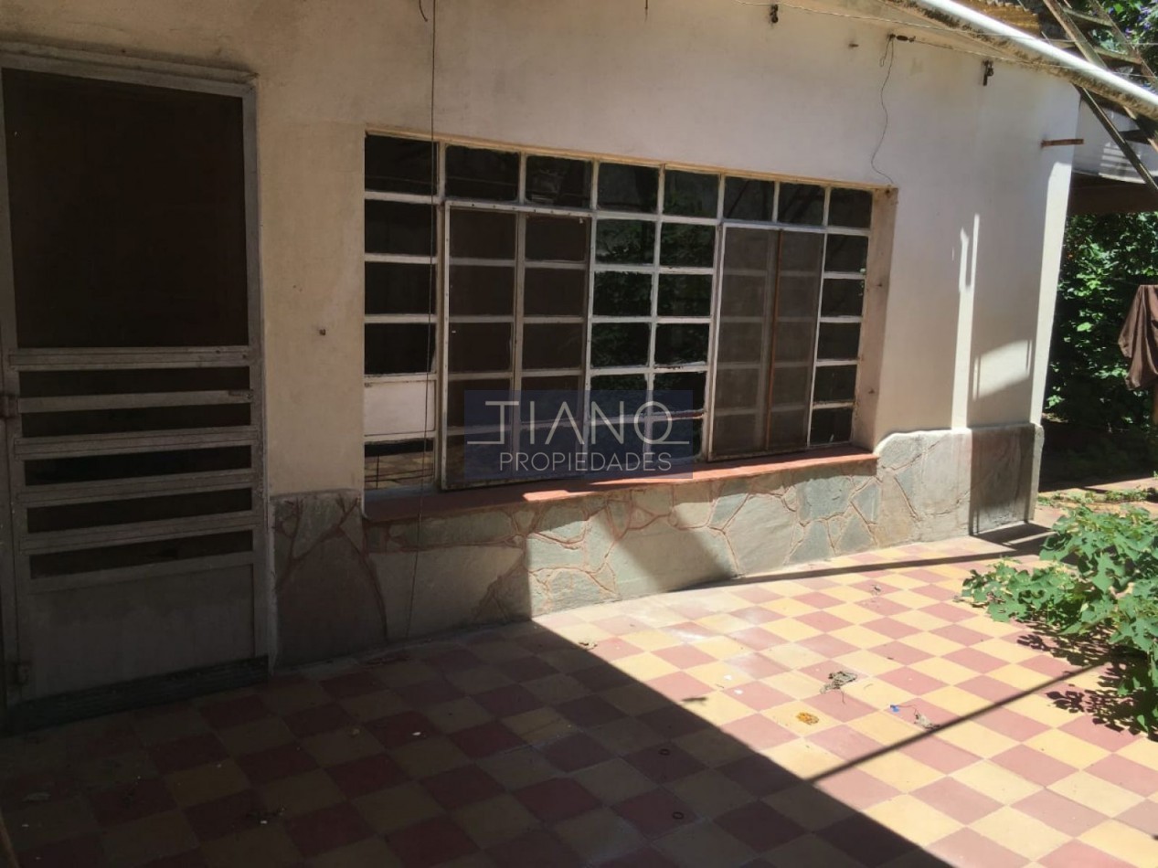 CASA CON AMPLIO FONDO LIBRE EN VENTA EN LONGCHAMPS