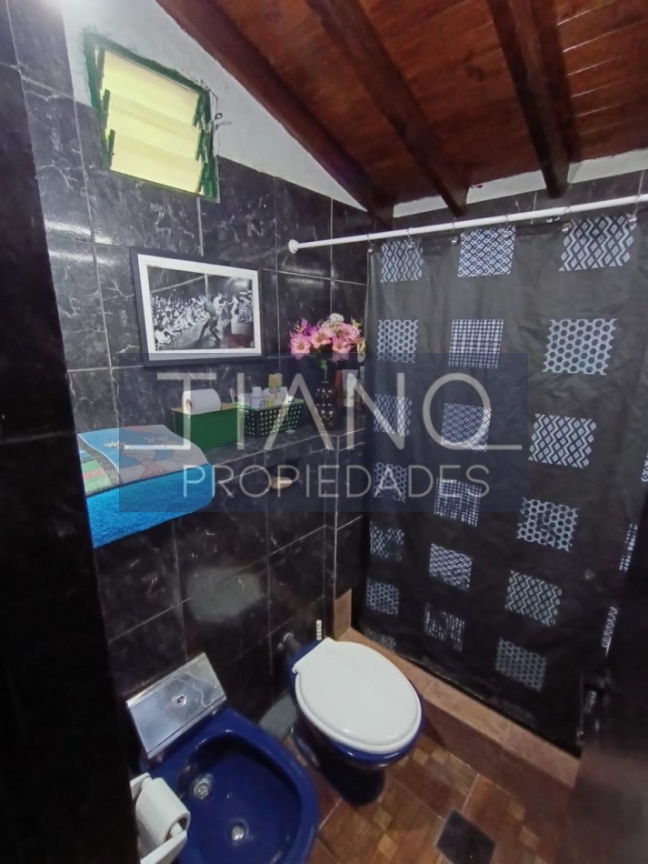 AMPLIA CASA de 3 ambientes +   departamento 2 ambientes al frente  VENTA EN BLOCK