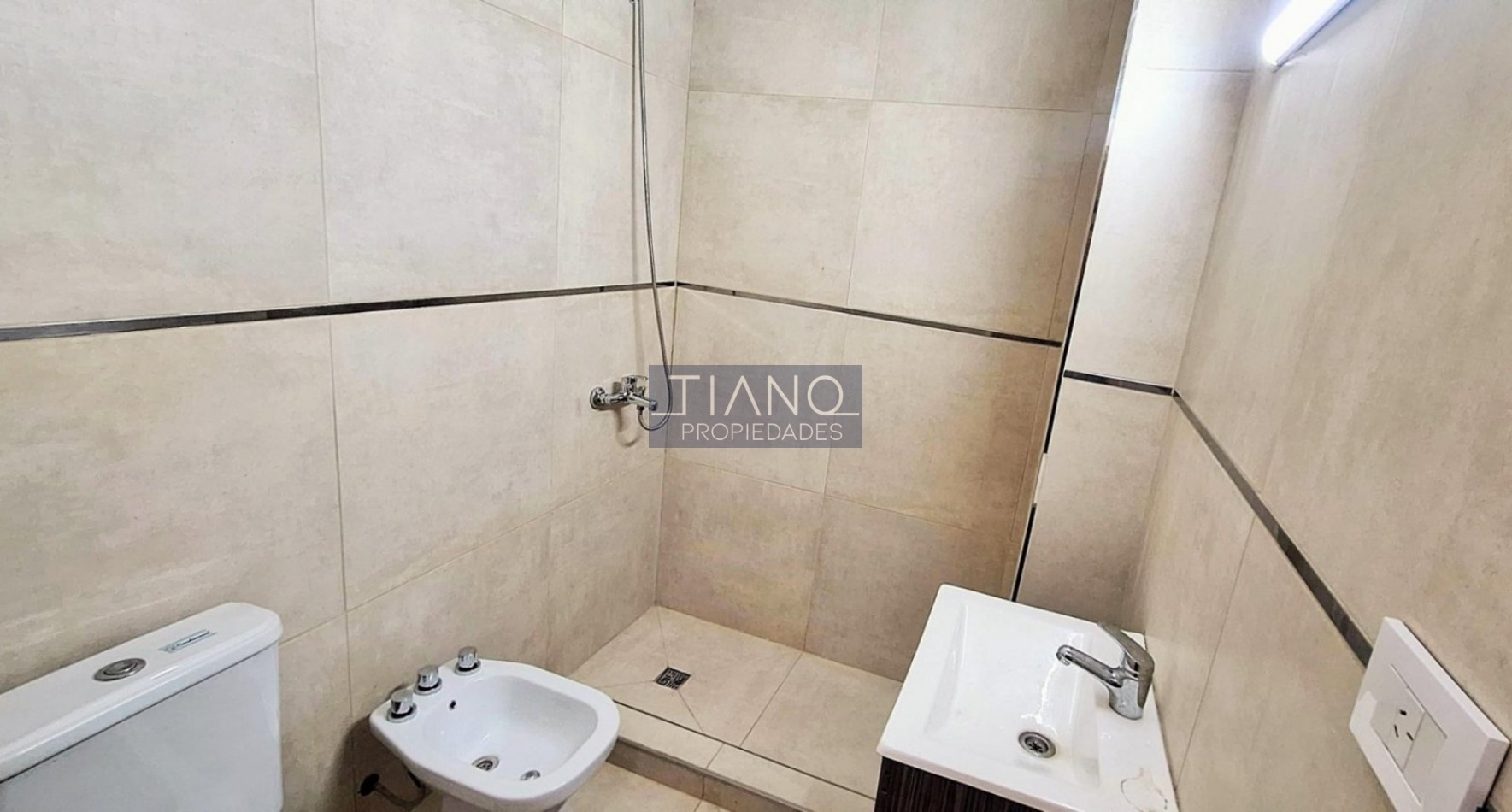 MONOAMBIENTE A ESTRENAR EN LANUSITA - APTO PROFESIONAL ,CON COCHERA CUBIERTA