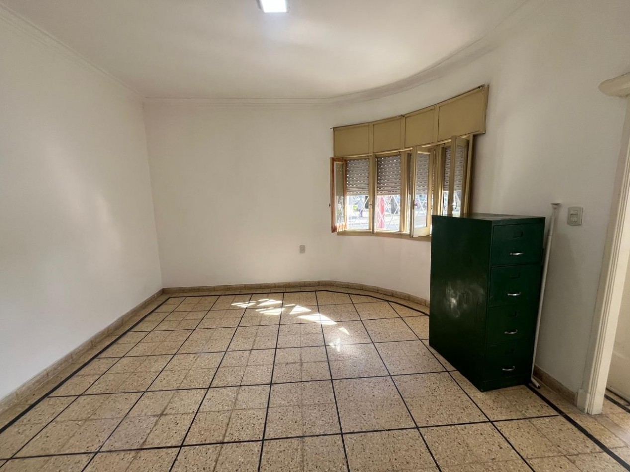 3 AMBIENTES AMPLIOS CON RECEPCION - APTO PROFESIONAL/COMERCIAL