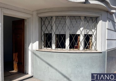 LOCAL EN ALQUILER EN ESQUINA - USO PROFESIONAL/COMERCIAL
